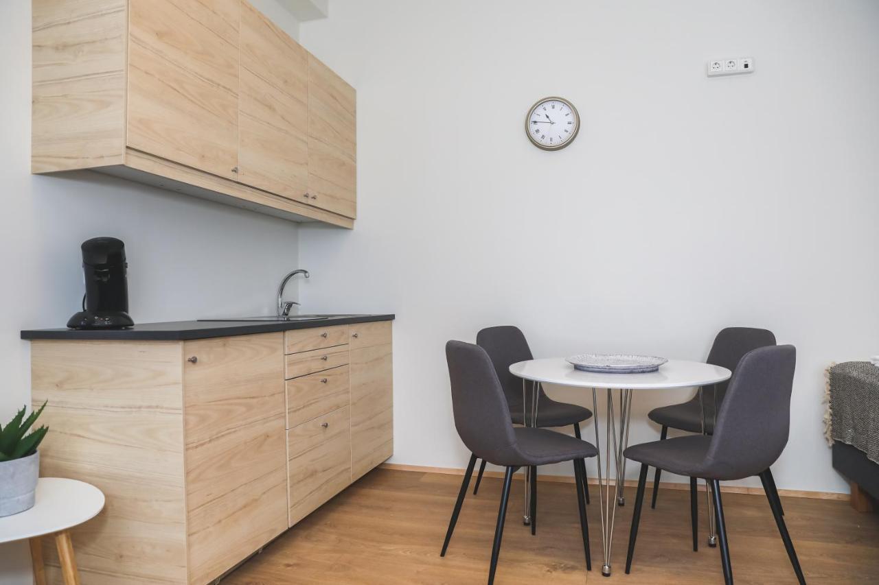 E18 Apartments アークレイリ エクステリア 写真
