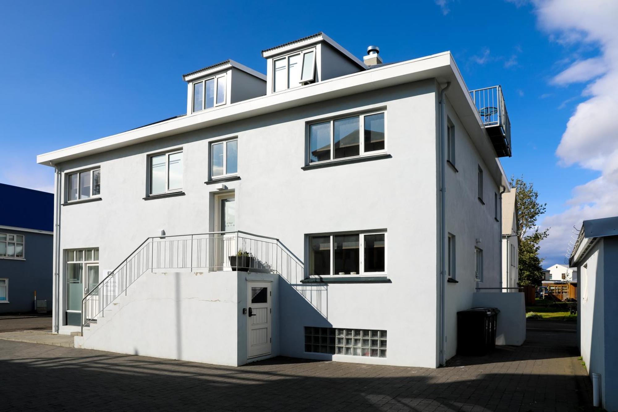 E18 Apartments アークレイリ エクステリア 写真