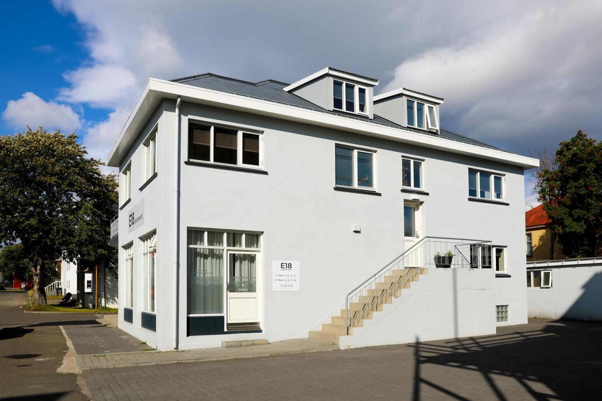 E18 Apartments アークレイリ エクステリア 写真