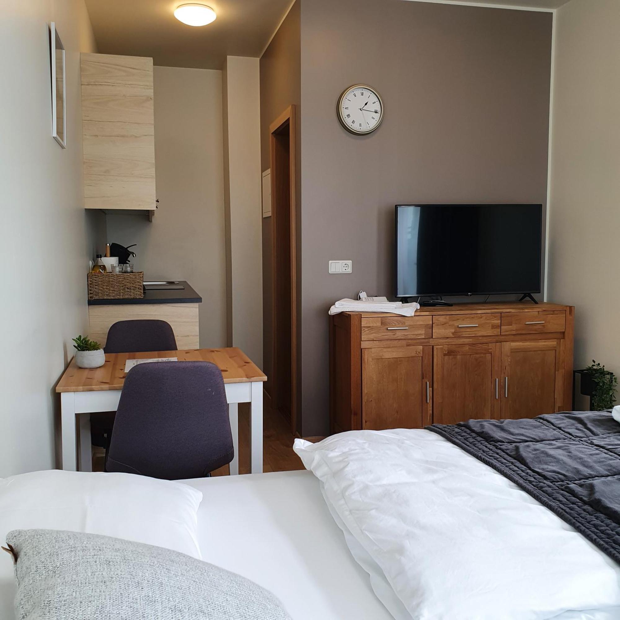 E18 Apartments アークレイリ 部屋 写真