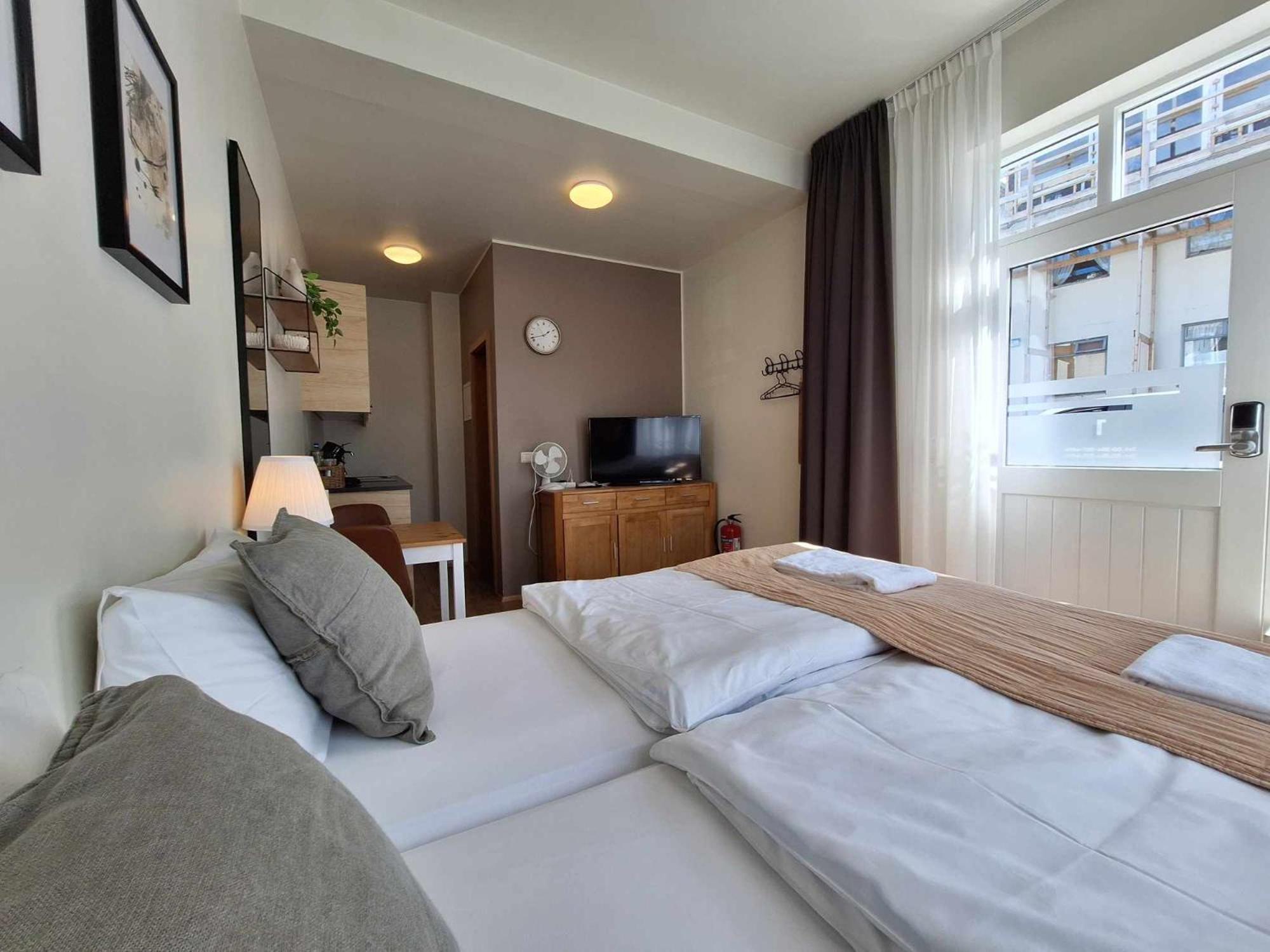 E18 Apartments アークレイリ エクステリア 写真